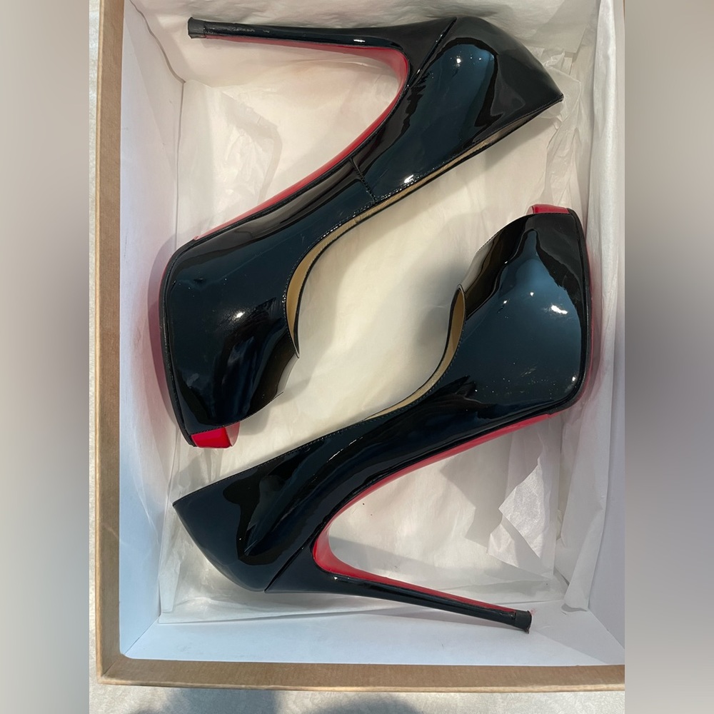 New very prive patent leather Christian Louboutins